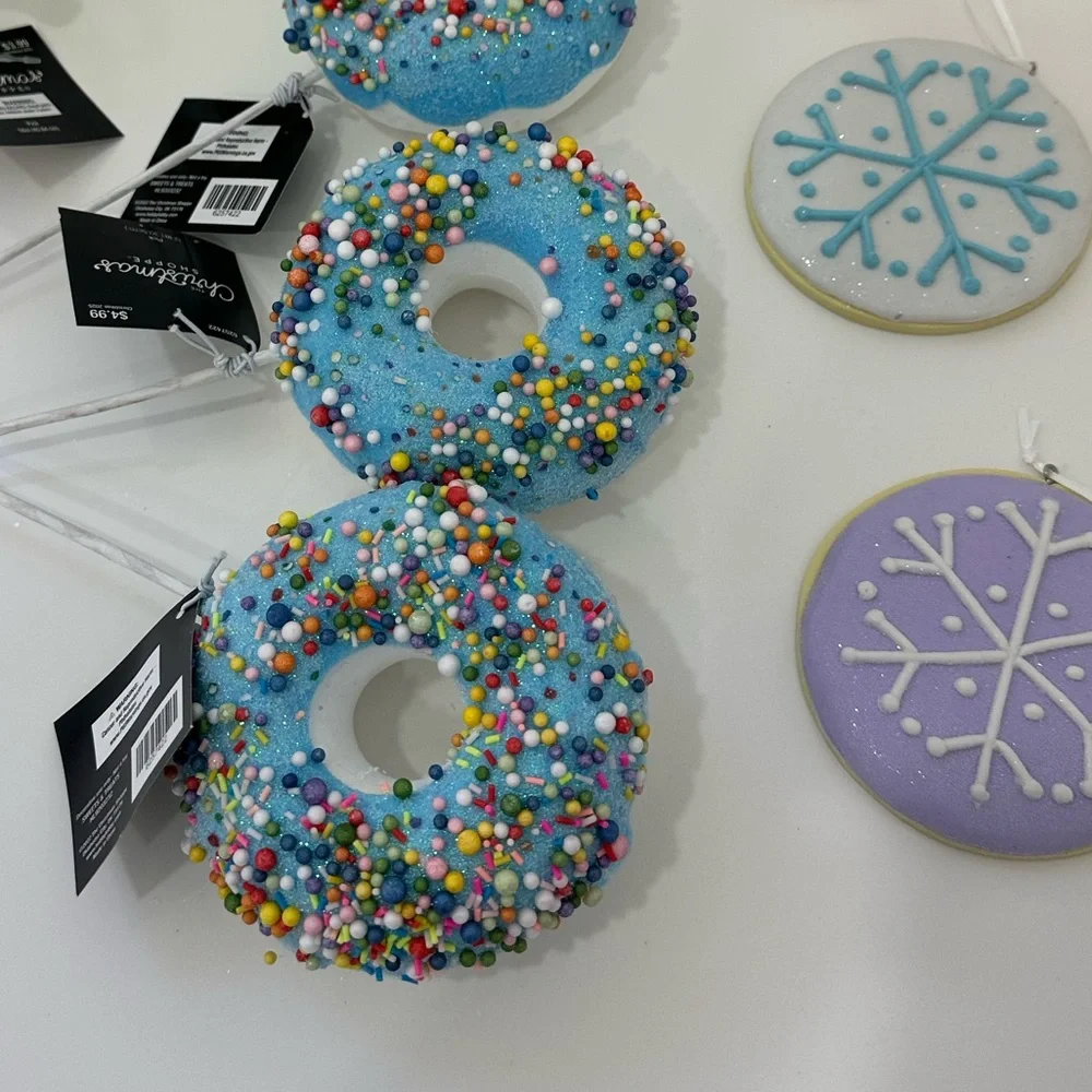 🌸NEW 8 Pieces Colorful Donut Christmas Ornaments Picks